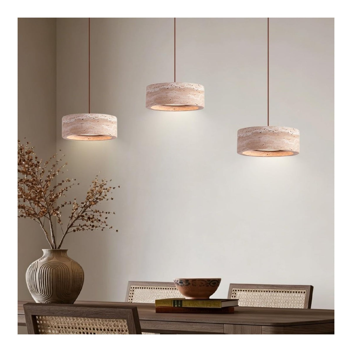 Luminaire Ambre et Vert a silhouette graphique de type suspension