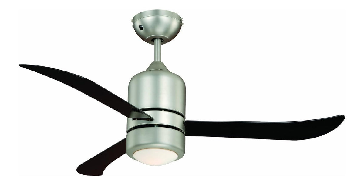 Luminaire Noir a presence elegante et lumiere agreable