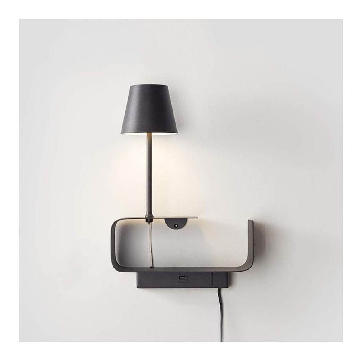 Applique murale Ambre au style moderne avec conception fonctionnelle XK-2214