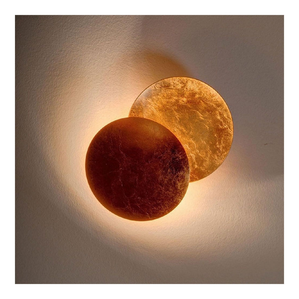 Applique murale Ambre et Rouge aux lignes epurees avec eclairage confortable 3000 K
